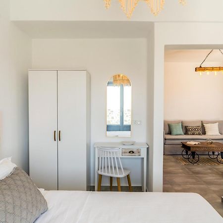 Santorossa Luxury Villas Emporio  ภายนอก รูปภาพ