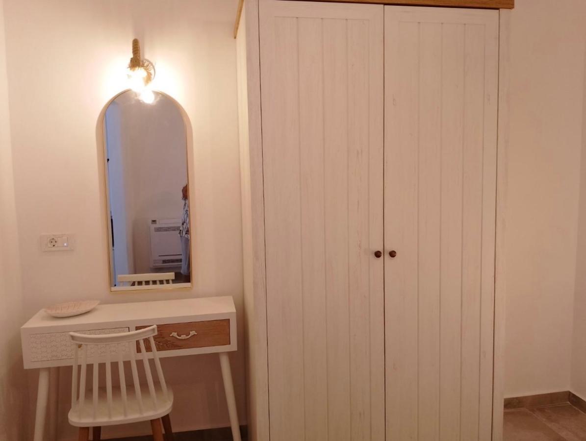 Santorossa Luxury Villas Emporio  ภายนอก รูปภาพ