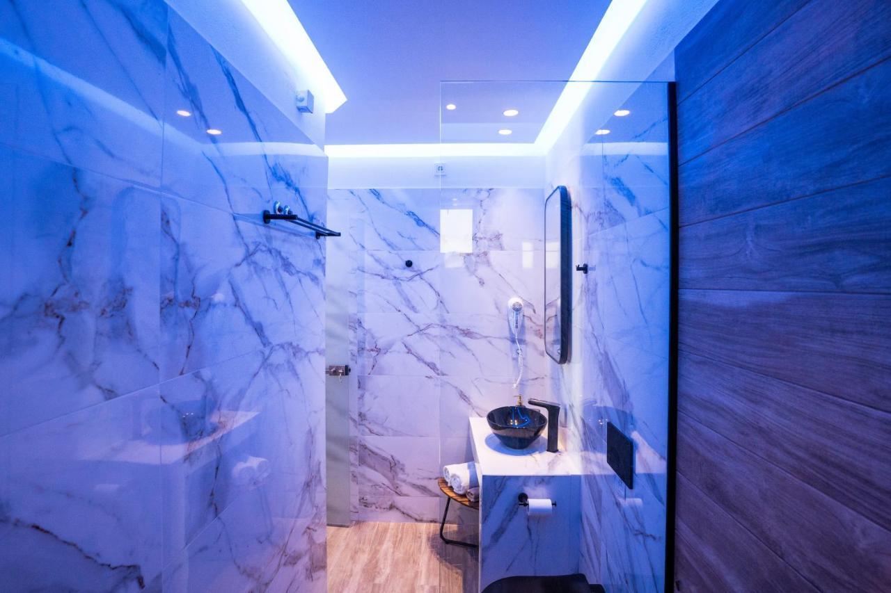 Santorossa Luxury Villas Emporio  ภายนอก รูปภาพ