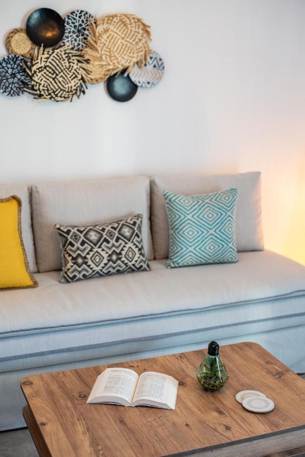 Santorossa Luxury Villas Emporio  ภายนอก รูปภาพ