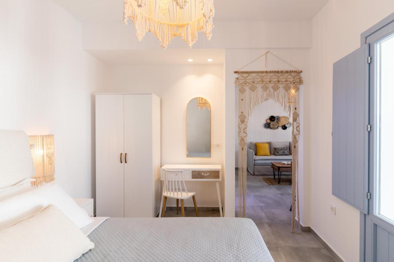 Santorossa Luxury Villas Emporio  ภายนอก รูปภาพ
