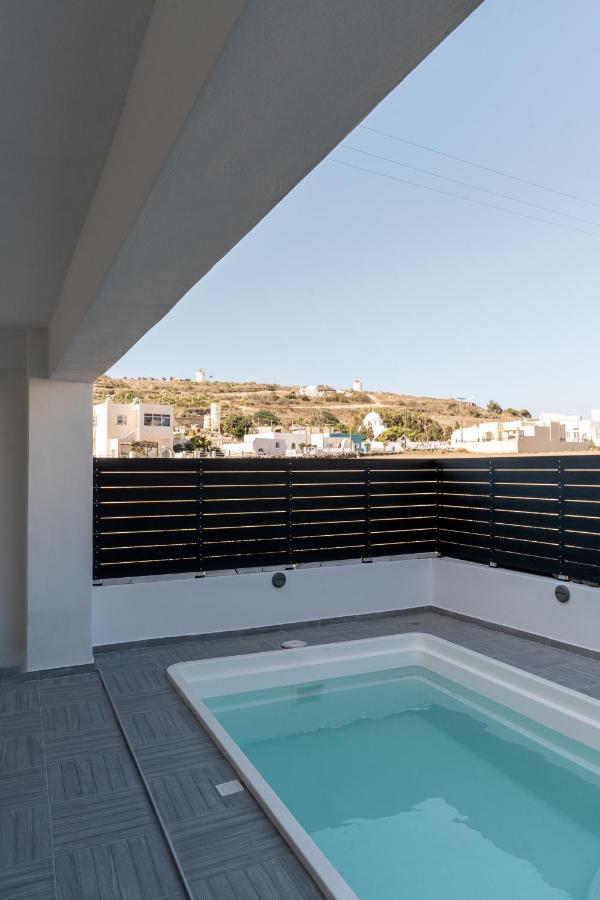 Santorossa Luxury Villas Emporio  ภายนอก รูปภาพ