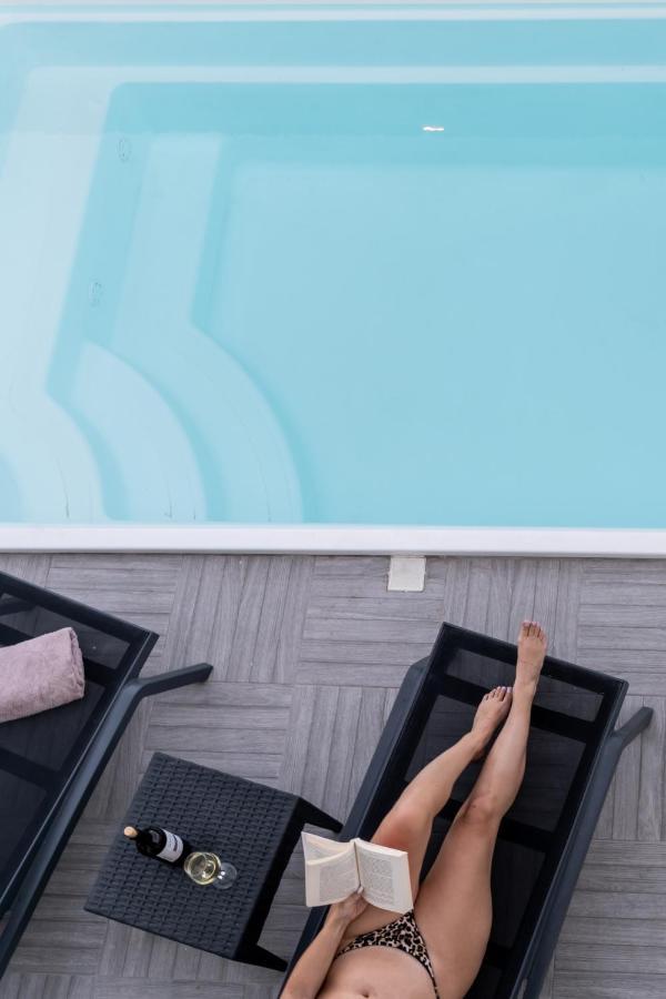 Santorossa Luxury Villas Emporio  ภายนอก รูปภาพ