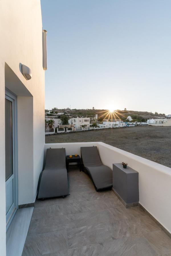 Santorossa Luxury Villas Emporio  ภายนอก รูปภาพ