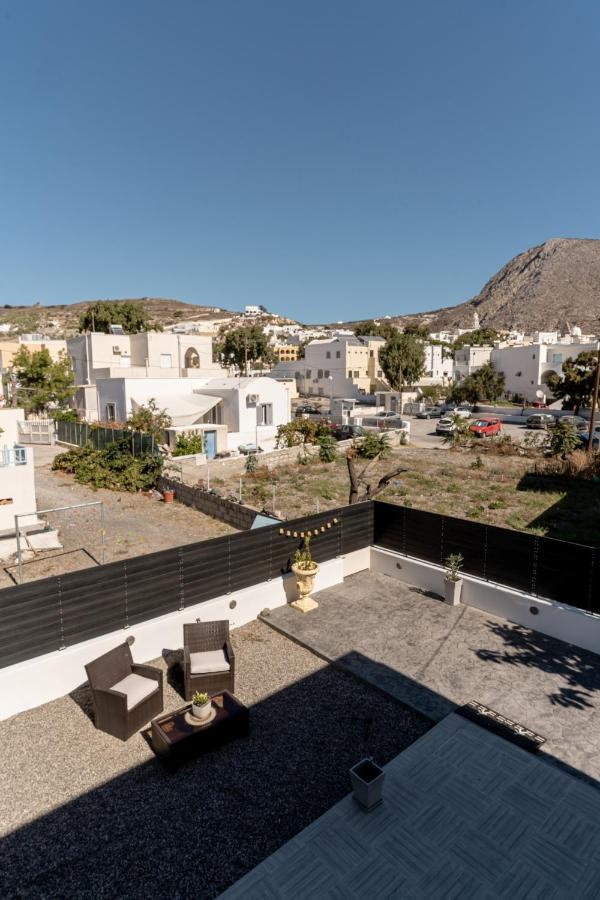 Santorossa Luxury Villas Emporio  ภายนอก รูปภาพ