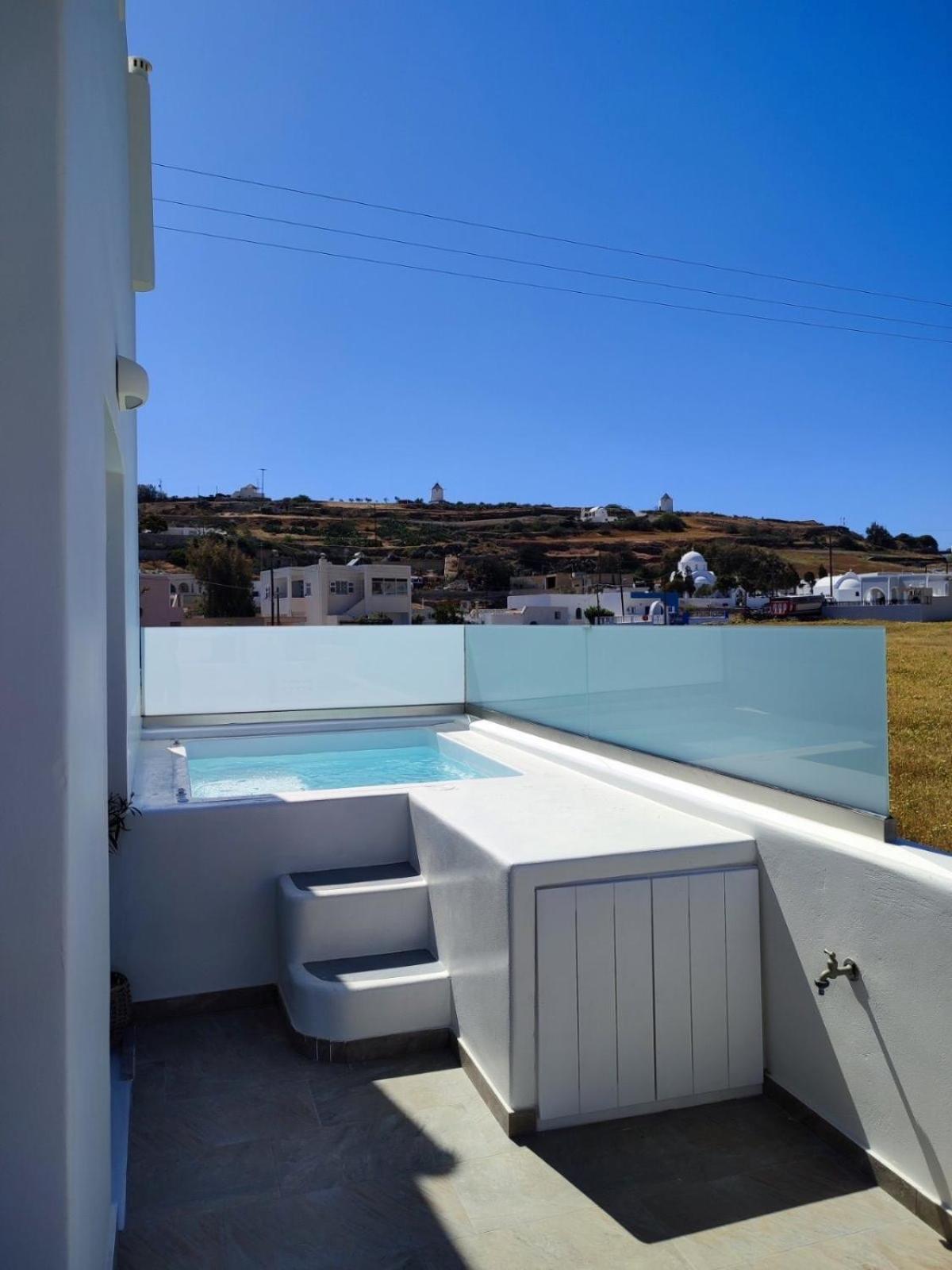 Santorossa Luxury Villas Emporio  ภายนอก รูปภาพ